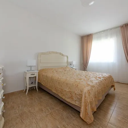 Haven:2br+2bth+wf+pool *