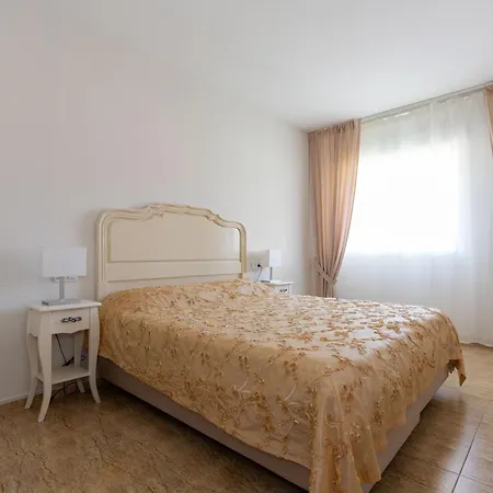 Haven:2br+2bth+wf+pool